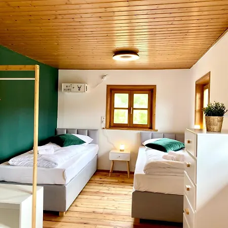 Besilima - Gemuetliche Familien-ferienwohnung In Historischem Haus Nahe Schliersee Appartamento *